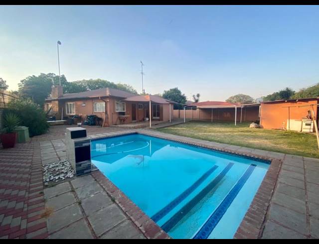 3 BEDROOM HOUSE FOR SALE IN VANDERBIJLPARK CW 5